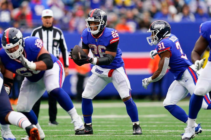 New York Giants running back Saquon Barkley (26) takes a snap in the fourth quarter. The Giants defeat the Bears, 20-12, at MetLife Stadium on Sunday, Oct. 2, 2022, in East Rutherford.